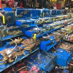 走进黄沙海鲜水产交易市场 鲜活的海洋盛宴与零售新体验